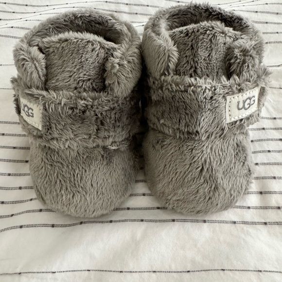 NWT UGG BABY BIXBEE BOOTIE IN GRAY SIZE 0/1 (0-6 MONTHS) - Picture 8 of 12